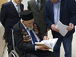 Третьяковская галерея чествует героя: Особый день для 100-летнего ветерана ВОВ Асхата Мингазетдинова организовали Совет Ветеранов Университета