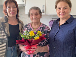 Сотрудники Клиники БГМУ от лица администрации и профсоюза поздравили ветерана Клиники Морозову Нину Павловну с Юбилеем
