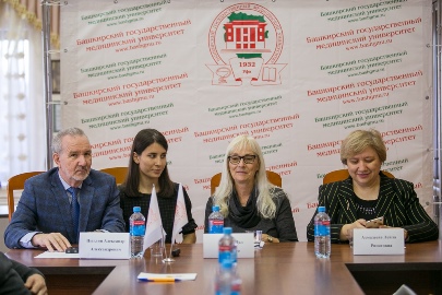 International cooperation_Пресс-конференция с одним из основателей Канадского Фонда опухолей мозга Памелой дель Маэстро.jpg