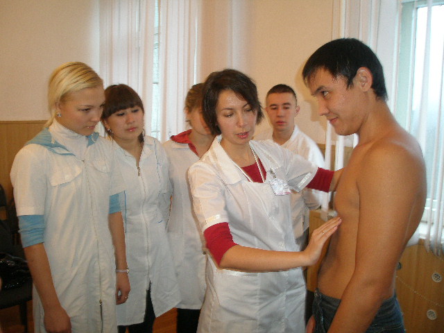Занятие проводит доцент А.Н.Ишмухаметова.JPG