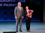 В преддверии Дня медицинского работника Радий Хабиров вручил награду профессору БГМУ 